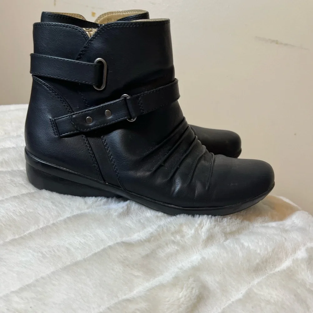Naturalizer Cora 8.5M Black Faux Leather Side Zip Pleat Fall Winter Booties Goth